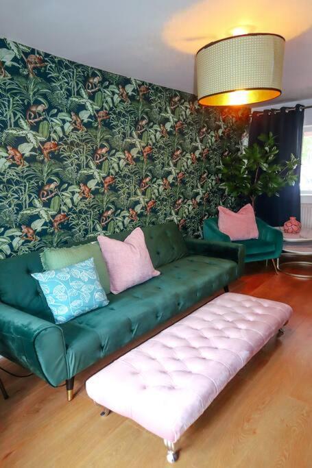 Stylish House For 9 With Patio Holiday home *